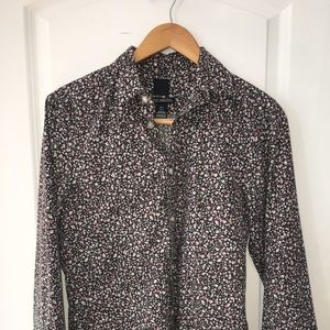 Slim fit button up longsleeve shirt.